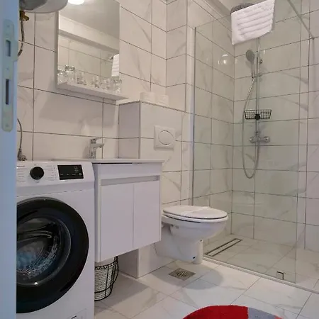 Apartman Una شقة