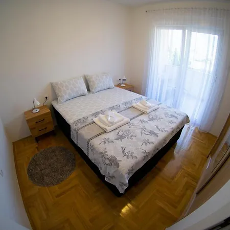 Apartman Una Apartment *