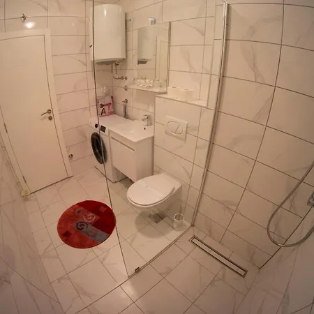Apartman Una شقة